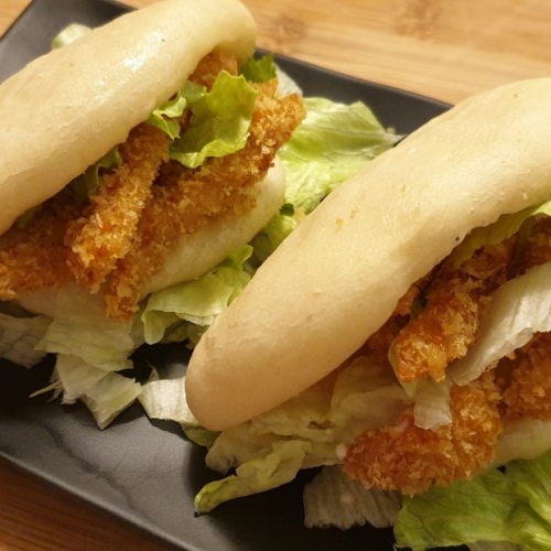 170B FRIED CHICKEN BAO 170B FRIED CHICKEN BAO
